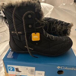 Columbia Women's Black Insulated Winter Boots